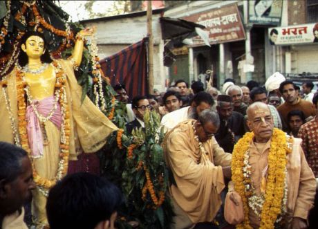 Февраль 1971 года, Бенарес. Шрила Прабхупада на фестивале Господа Чайтаньи
