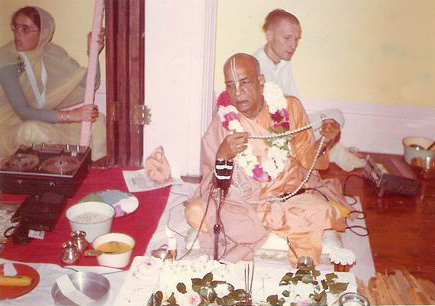 Мельбурн, 9 апреля 1972 г. Шрила Прабхупада проводит инициацию и установление Божеств Шри Шри Радха-Валлабха