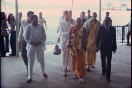 Встреча Шрилы Прабхупады в аэропорту Джакарты (Индонезия) 25 февраля 1973г.