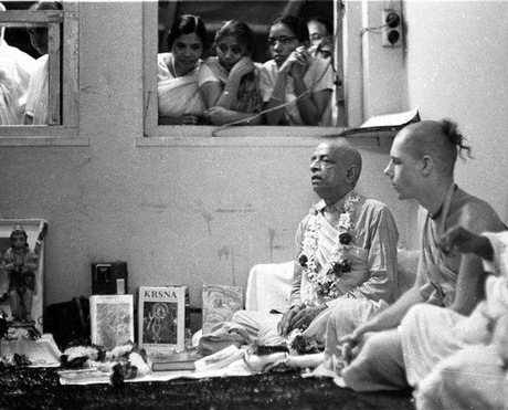 Октябрь-ноябрь 1970 года, Бомбей.  Шрила Прабхупада в храме Ситы-Рамы