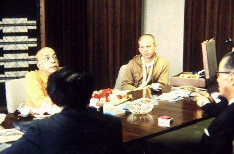 Токио, 22 апреля 1972 г. Шрила Прабхупада проводит переговоры в издательстве «Дай Ниппон»