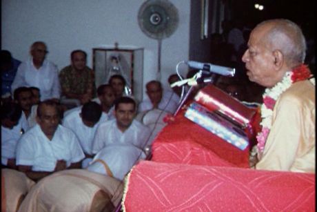 Шрила Прабхупада читает лекцию в Vatvani residence, Джакарта (Индонезия), 26 февраля 1973 г.