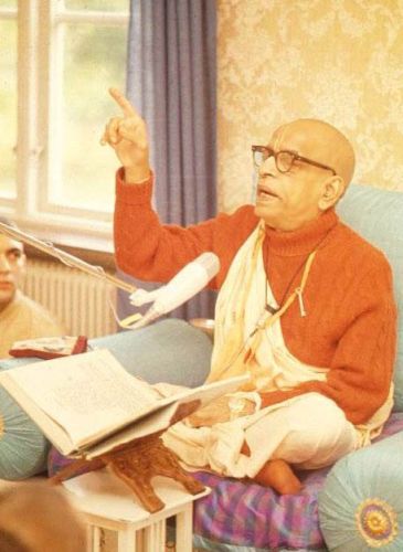 Шрила Прабхупада читает лекцию в храме, Стокгольм, сентябрь 1973 г.
